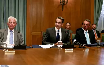 Δυναμική εκκίνηση, παραμένει όμως το κομματικό κράτος - φέουδο