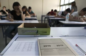 Πανελλήνιες: Τα «ψηλά» και τα «χαμηλά» των βάσεων-Το «ράλι» ιατρικών και τα περιζήτητα ΙΕΚ (πίνακες) 