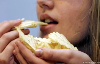 Τι κάνει τα πατατάκια τόσο εθιστικά;