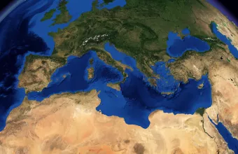 Οι ακτές της Μεσογείου λυγίζουν υπό το βάρος του τουρισμού και του real estate
