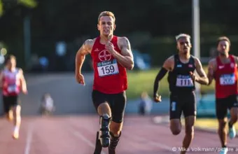 Γιοχάνες Φλόορς: Ανάμεσα στο σπριντ και τη μέταλ μουσική