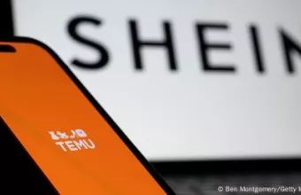 TEMU σε κινητό, φόντο SHEIN