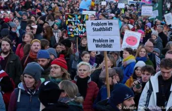 Γερμανική διαδήλωση με πανό