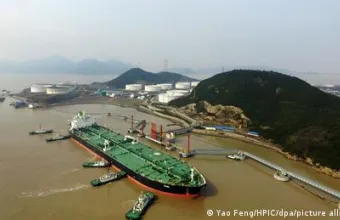 Δεξαμενόπλοιο σε λιμάνι