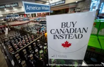 Πινακίδα Buy Canadian σε κατάστημα