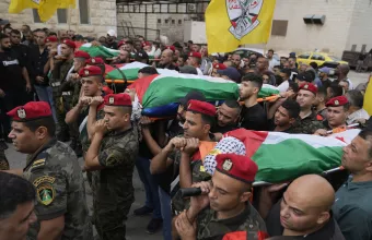 Παλαιστίνιοι σε πορεία πένθους