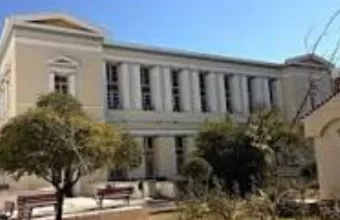 Αίσιο τέλος για τον άνδρα που απειλούσε να πέσει από τον 3ο όροφο του «ΕΛΠΙΣ»