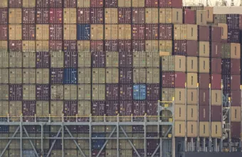 Στοιβαγμένα κοντέινερ πλοίου