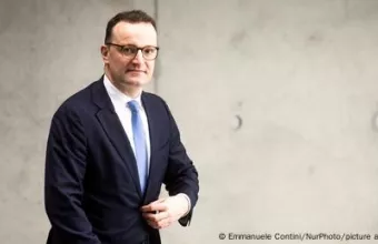 Γενς Σπαν σε επίσημο ύφος