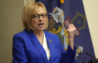 κυβερνήτης Μέιν