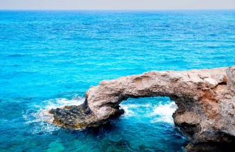 Κατέρρευσε η «Αψίδα των Εραστών» ανήμερα του Αγίου Βαλεντίνου