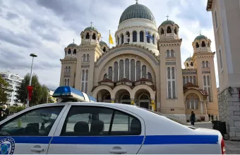 ΕΛΑΣ: Ήπια αστυνόμευση έξω από ιερούς ναούς για αποφυγή συνωστισμού