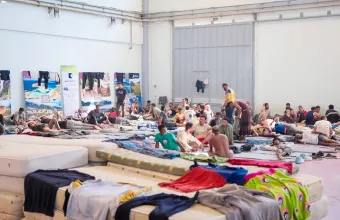 Πρόσφυγες σε καταφύγιο