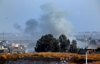 Τουρκική επίθεση στη Συρία: Χάος με χιλιάδες πρόσφυγες και εκατοντάδες νεκρούς