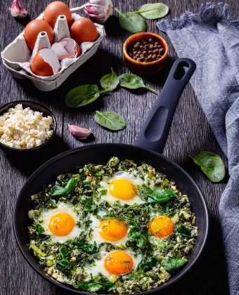 Τι να μαγειρέψω σήμερα Παρασκευή; Χόρτα με αυγά στο τηγάνι - Το μενού της εβδομάδας (23-29/3)