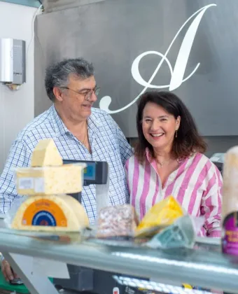 Ο Αλεξανδρής στην Ηλιούπολη είναι το παντοπωλείο - αυθεντία στο τυρί εδώ και 77 χρόνια