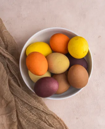 Πώς να βάψεις τα αυγά με φυσικό τρόπο