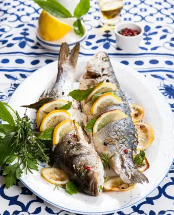 Τι να μαγειρέψω σήμερα Σάββατο; Λαβράκι λεμονάτο στο φούρνο - Το μενού της εβδομάδας (13-19/4)