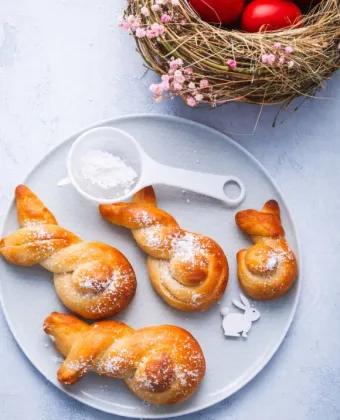 Εύκολα τσουρεκάκια λαγουδάκια