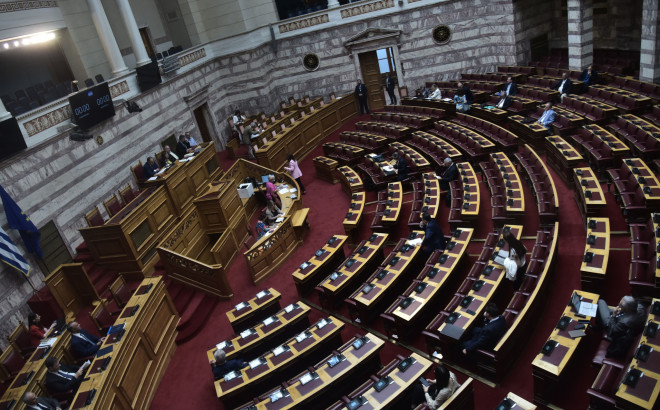 Στην Ολομέλεια της Βουλής το νομοσχέδιο Μενδώνη για το ελληνόφωνο τραγούδι