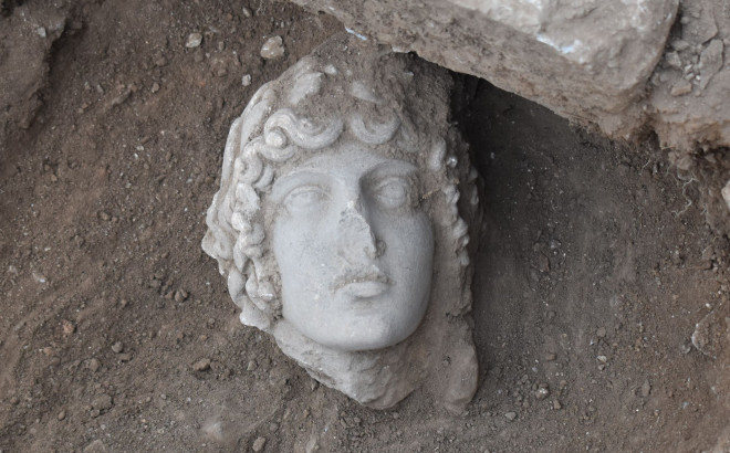 Μαρμάρινη κεφαλή του Απόλλωνα αποκαλύφθηκε στους Φιλίππους - Φωτογραφίες 
