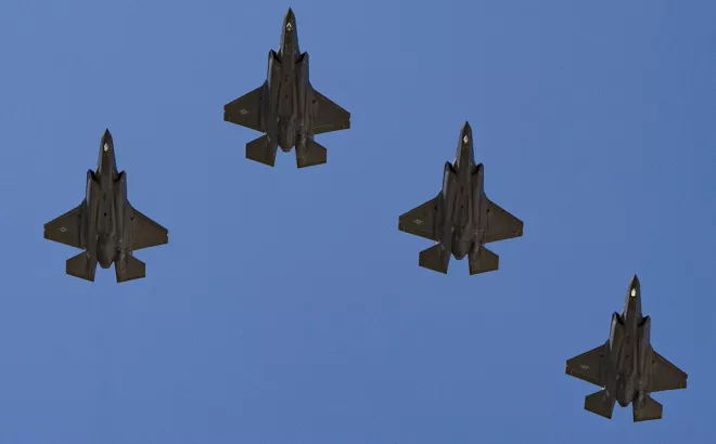 Μαχητικά F-35 σε πτήση