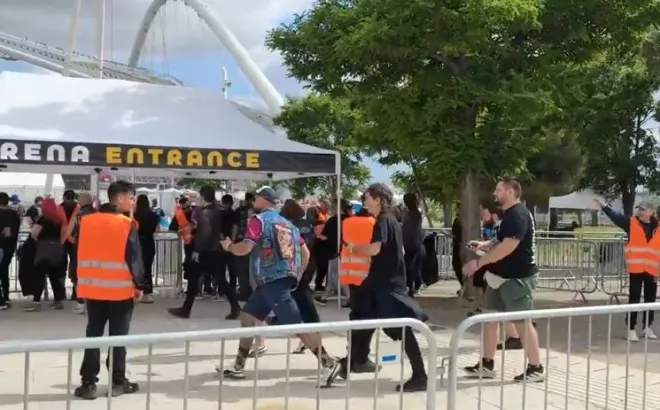 Iron Maiden: Η στιγμή που ανοίγουν οι πύλες του ΟΑΚΑ για την συναυλία