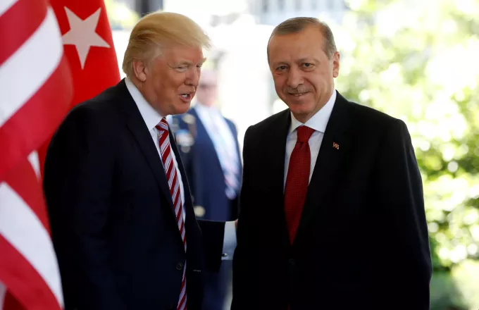 Επικοινωνία Τραμπ – Ερντογάν για τη Συρία εν μέσω διαφωνιών 