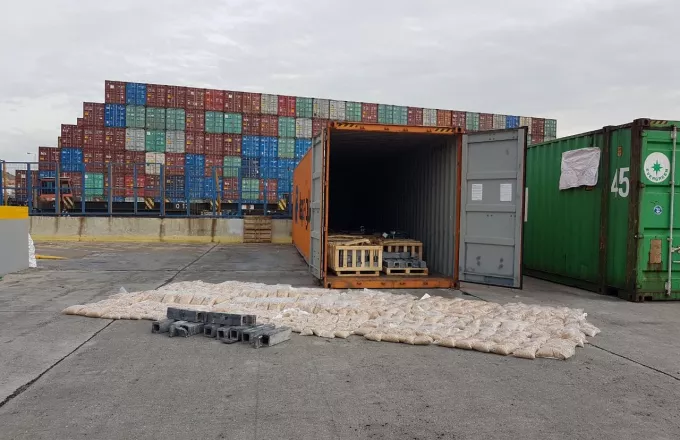 Τα 750 κιλών τσουβάλια με ναρκωτικά των τζιχαντιστών στον Πειραιά (φωτο)
