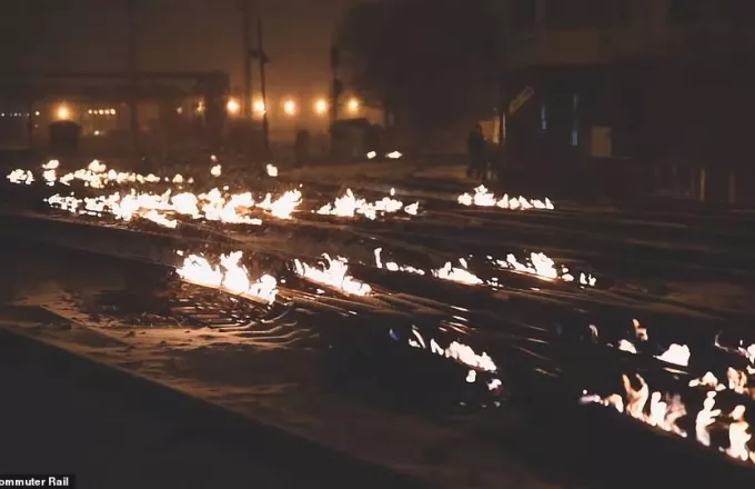 Φωτιές στις σιδηροδρομικές γραμμές για το πρωτοφανές κύμα ψύχους (vid)