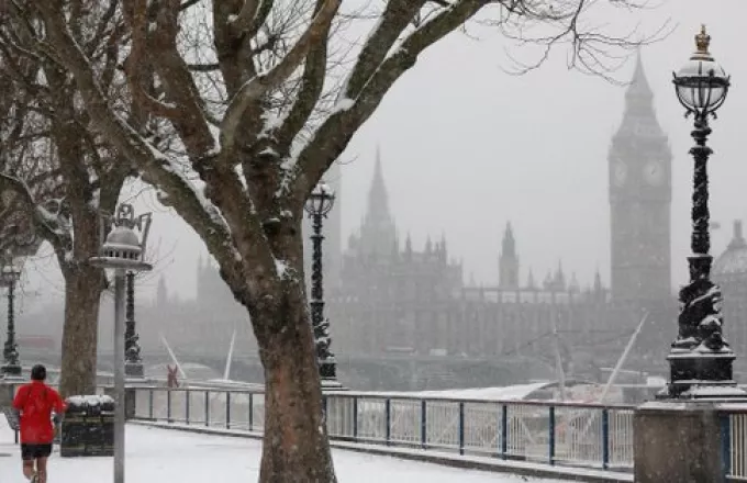 Προβλήματα από τον χιονιά στη Βρετανία 