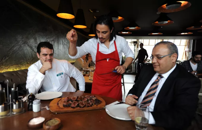Μύκονος: Λουκέτο σε εστιατόριο του Salt Bae για 34 αποδείξεις αξίας 25.800€ 