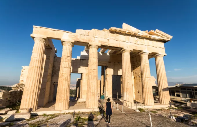 Reuters: Η κλιματική αλλαγή απειλεί την Ακρόπολη και άλλα αρχαία μνημεία 