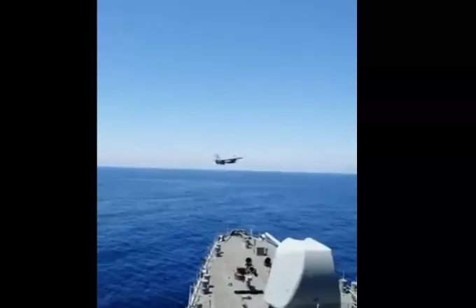 Τουρκικό F-16 «χαιρετά» τον Πορθητή ανοιχτά της Κύπρου (video)