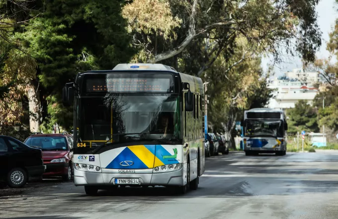 Έδειραν οδηγό λεωφορείου στη Βάρκιζα - Διακομίστηκε στο Τζάνειο