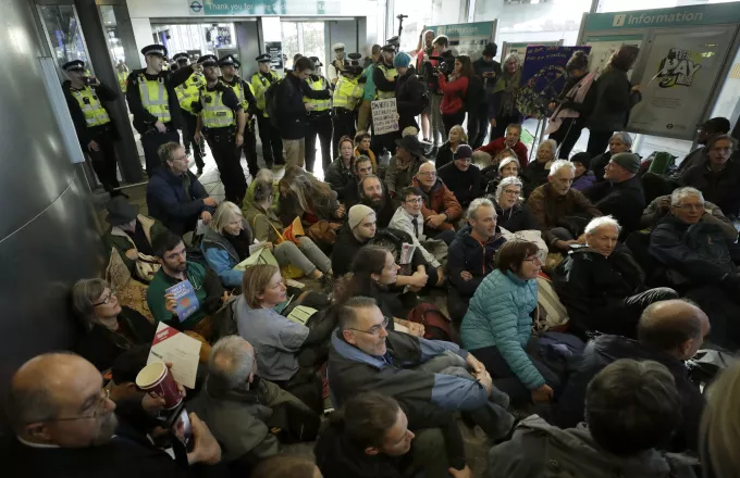 Ακτιβιστές της Extinction Rebellion κατέλαβαν το αεροδρόμιο Σίτι του Λονδίνου