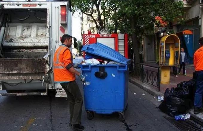 Δήμος Πειραιά: Αντικαταστάσεις κάδων απορριμμάτων και ανανέωση στόλου καθαριότητας