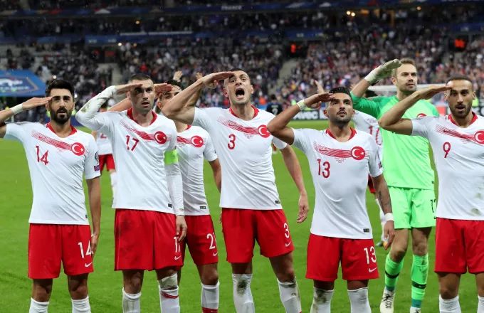 «Πολεμικές» αναρτήσεις Τούρκων αναστατώνουν το γερμανικό ποδόσφαιρο