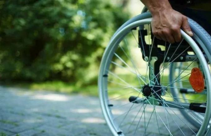 Κοινωνικό μέρισμα: Χωρίς ηλικιακό κριτήριο για τα άτομα με αναπηρία