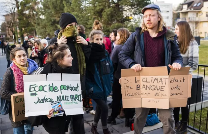 Ελβετία: Διαδήλωση κατά της κλιματικής αλλαγής σε κτήριο της τράπεζας Credit Suisse