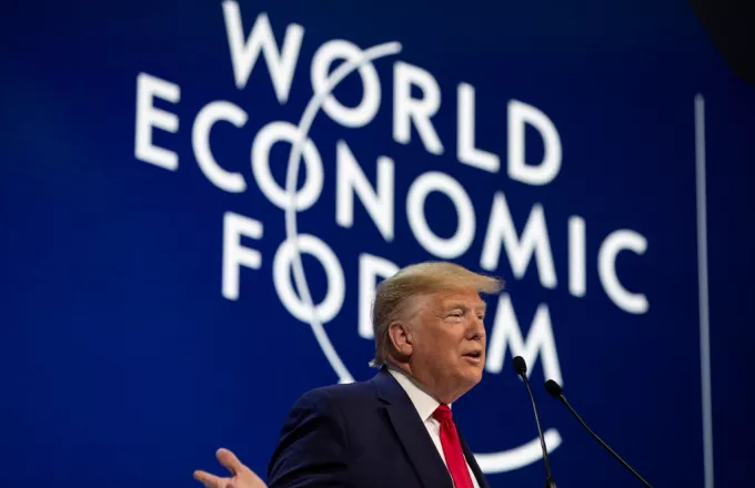 Νταβός: Ο Τραμπ έδωσε συγχαρητήρια στον εαυτό του για την αμερικανική οικονομία