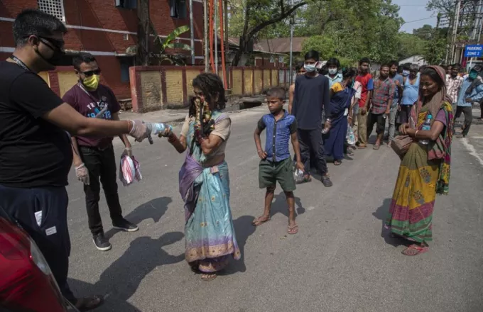 Ινδία: Αρνητικό ρεκόρ με πάνω από 22.000 νέα κρούσματα κορωνοϊού  