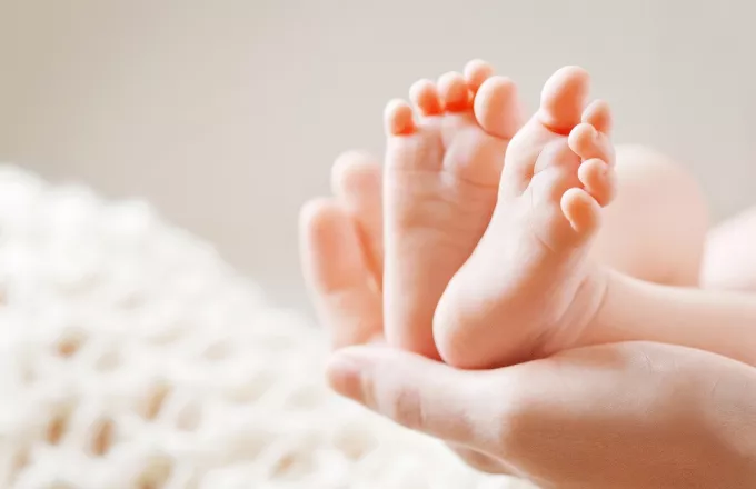 Μωρό «Ραπουνζέλ»: Γεννήθηκε με πυκνά, μαύρα μαλλιά (εικόνες)  