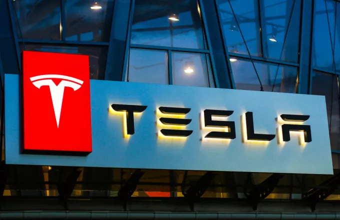 Έρχεται η Tesla στην Ελλάδα με pop-up κατάστημα στην Αθήνα
