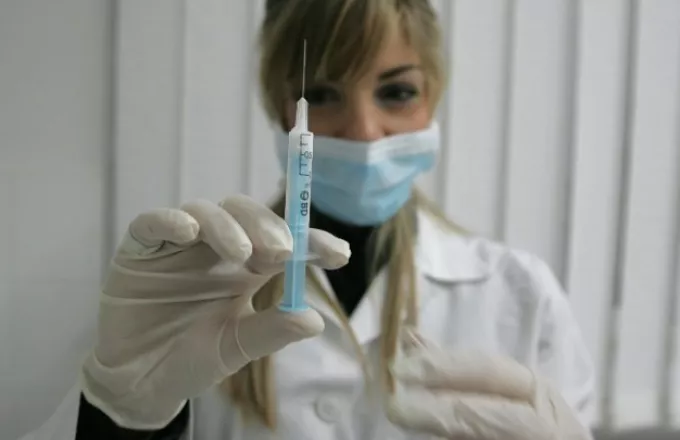 Έρευνα: Το αντιγριπικό εμβόλιο μπορεί να βοηθήσει στην άμυνα κατά του κορωνοϊού 