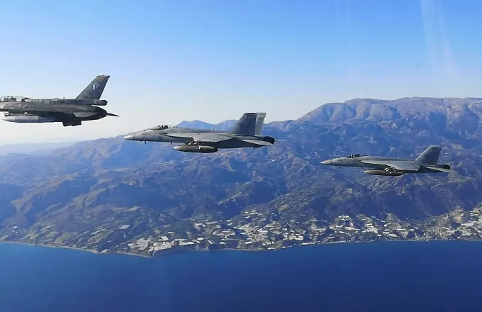 ΓΕΕΘΑ: Τα ελληνικά F-16 που συνόδευαν το αμερικανικό B-52 αναχαίτισαν ​τουρκικά αεροσκάφη