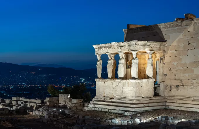 Με τις ευλογίες του Απόλλωνα: Αυτός είναι ο νέος φωτισμός της Ακρόπολης (φωτό) 