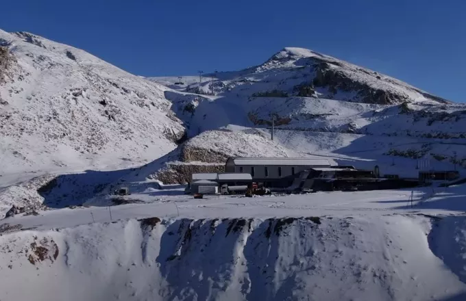 Χιονοδρομικό Κέντρο Παρνασσού-Λιβάδι-Αράχωβα: Ο ιστορικός πρώτος χιονιάς χωρίς επισκέπτες (vid)