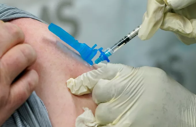 Κορωνοϊός: Η Γαλλία εμβολίασε ήδη ένα εκατομμύριο πολίτες
