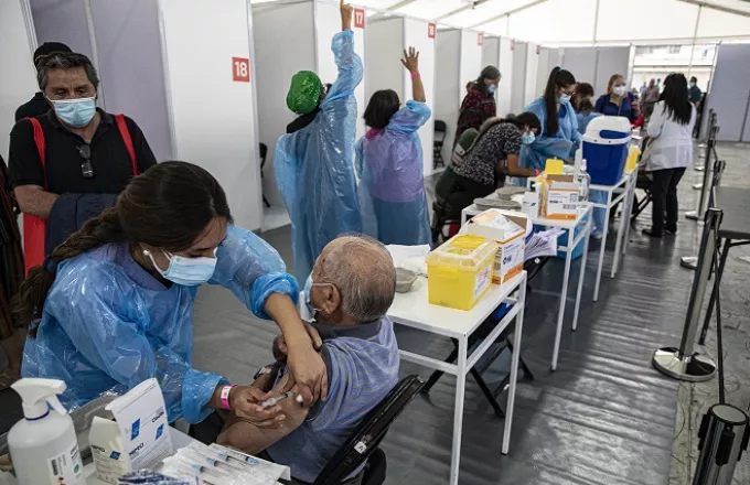 Πώς η Χιλή βρέθηκε μπροστά στην κούρσα των εμβολιασμών και πιο κοντά στην συλλογική ανοσία